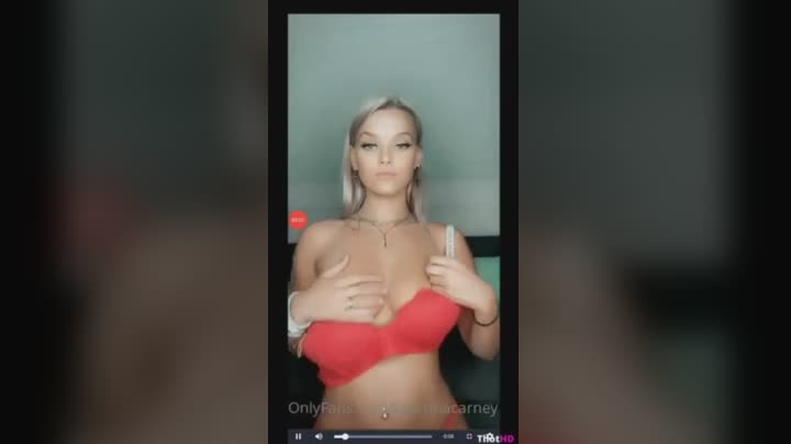 Video Katerinacarneyy Flashing Her Big Tits Onlyfans Fappy